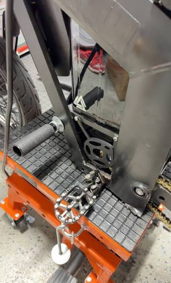 One sided tuttio shift lock