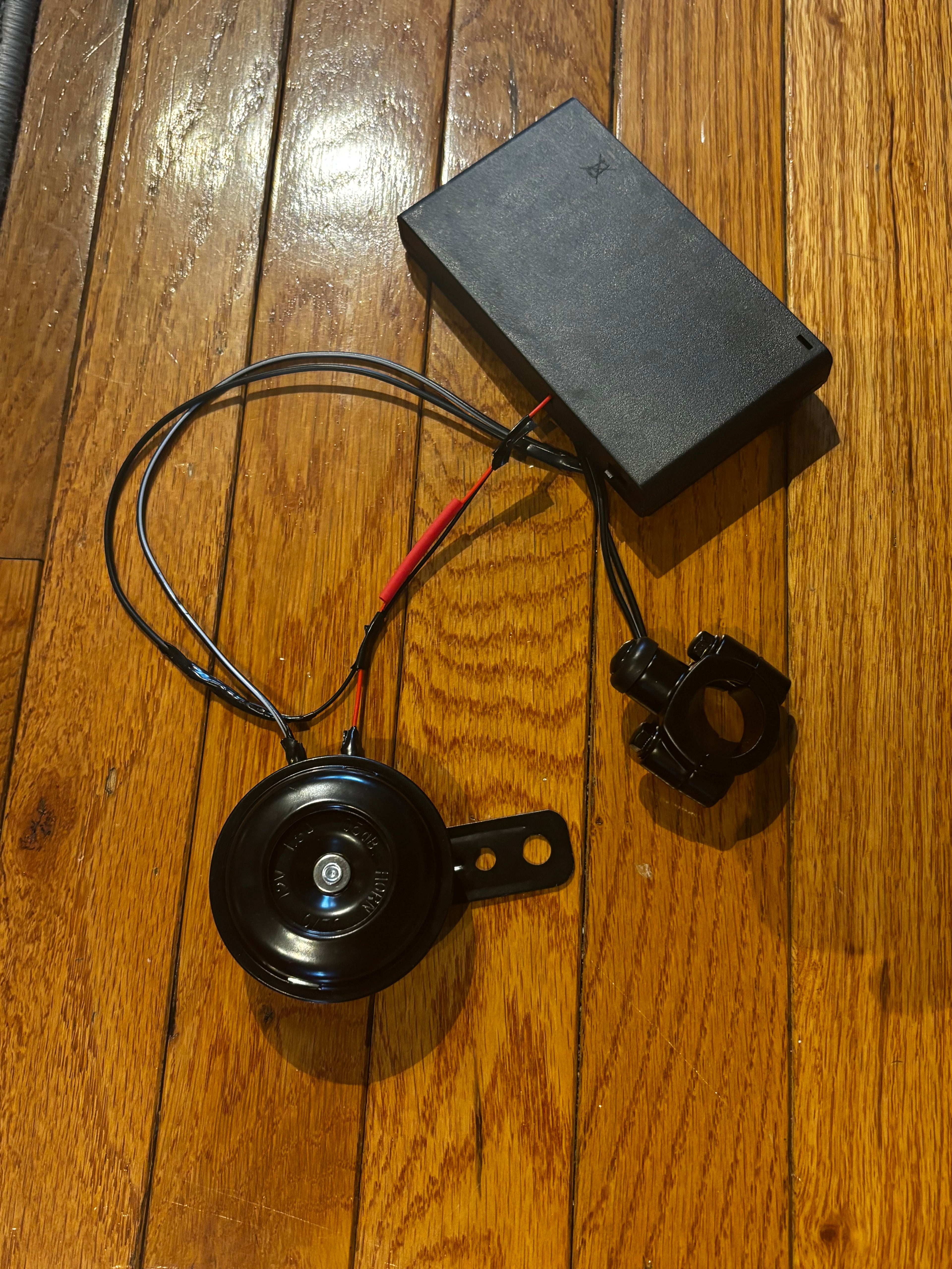 Battery powered horn (AA battery’s not included)