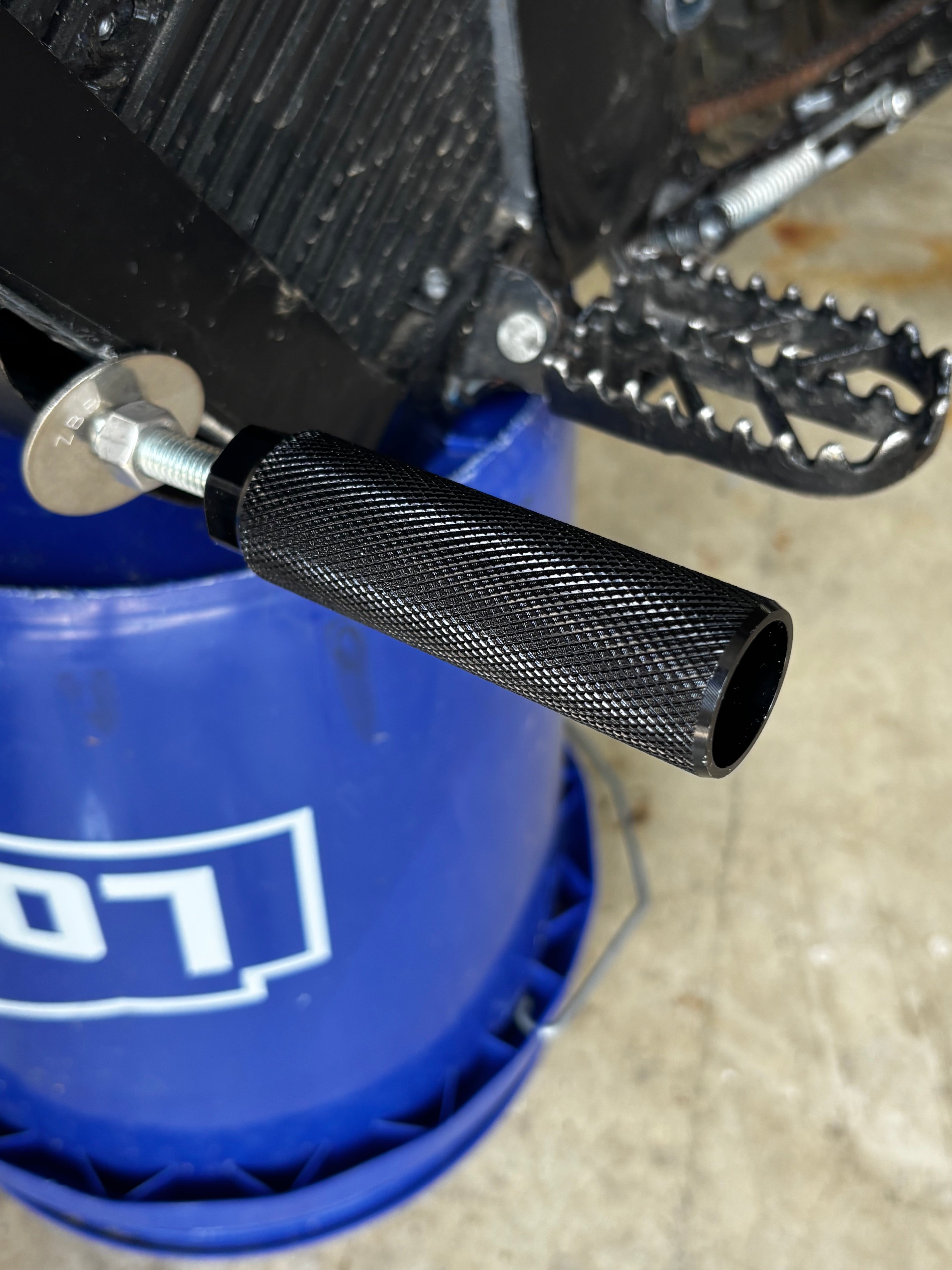 One sided tuttio shift lock