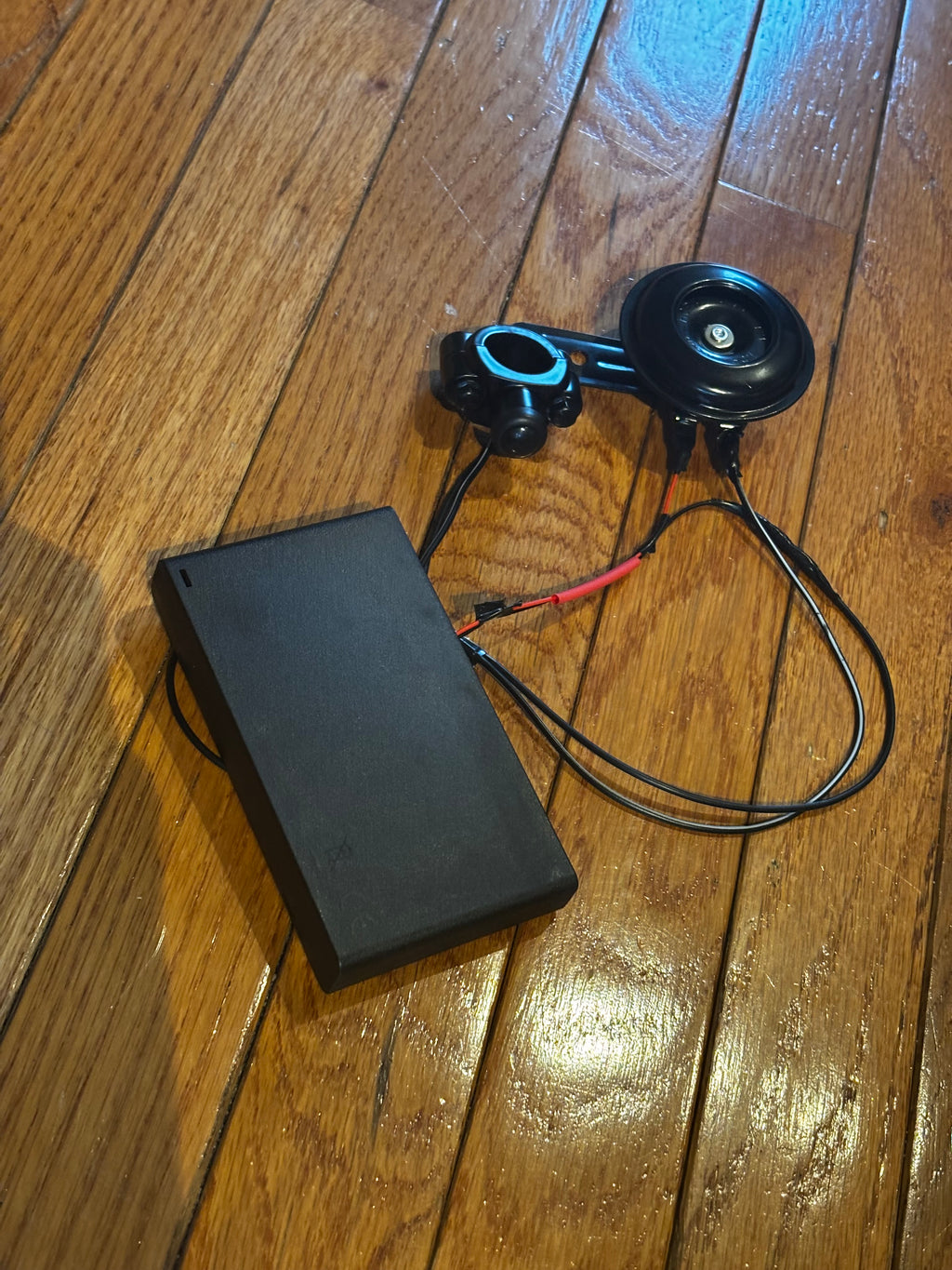 Battery powered horn (AA battery’s not included)